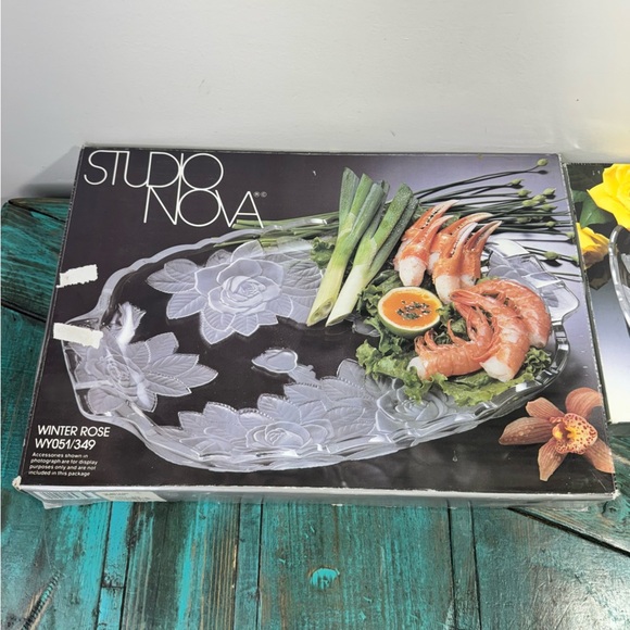 Studio Nova Vintage Winter Rose Set of 2 Trays Japan Floral - Picture 2 of 16